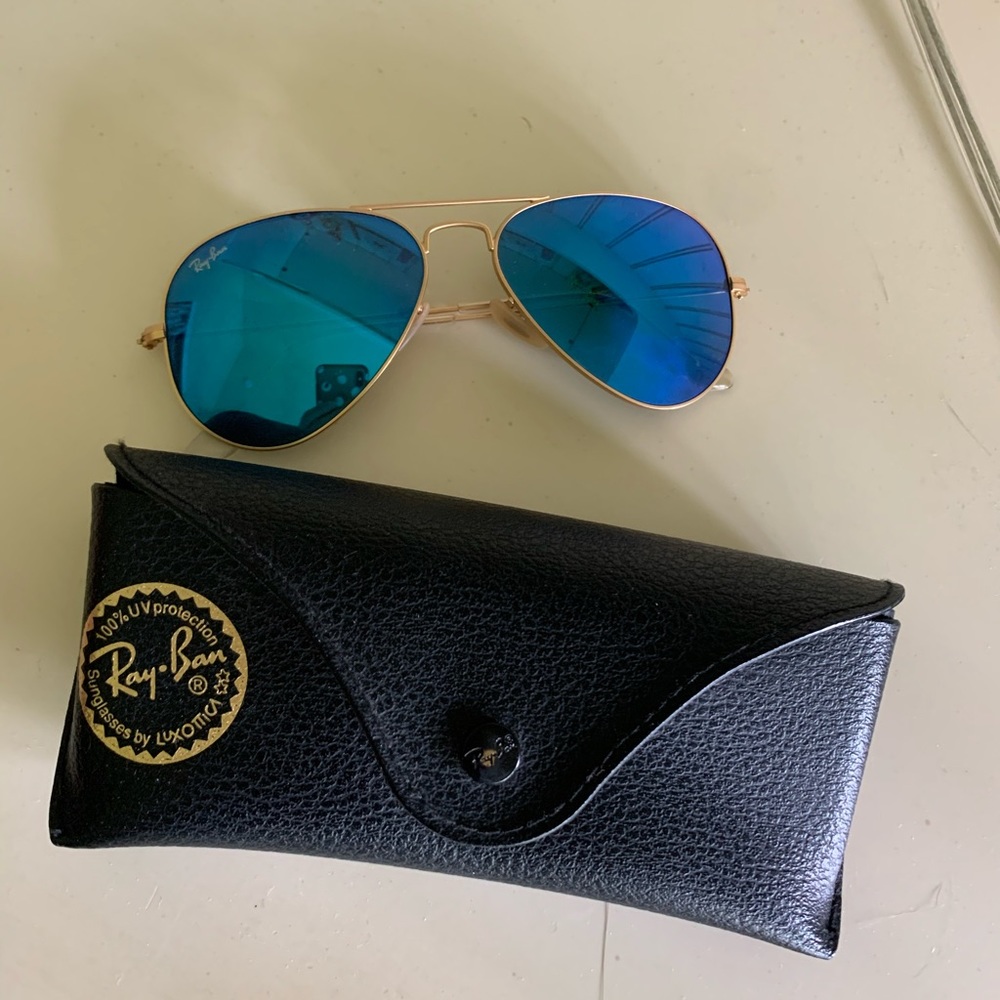 Blue lenses aviator ray bans